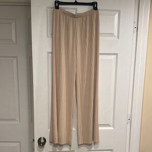 Uniqlo Pleated Wide-Leg Pants in Beige
